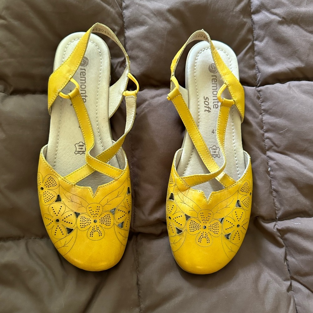 Remonte Yellow Leather Sandals